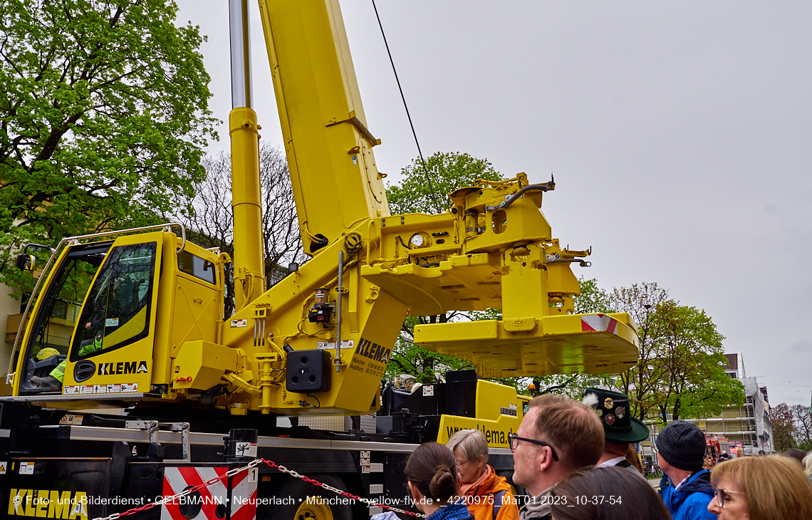 01.05.2023 - Maibaumaufstellung in Berg am Laim